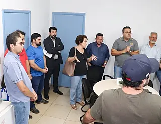 Alan reúne servidores para regulamentar benefícios