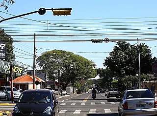 Cruzamento da Monte Castelo com Bela Vista ganha semáforo de três tempos