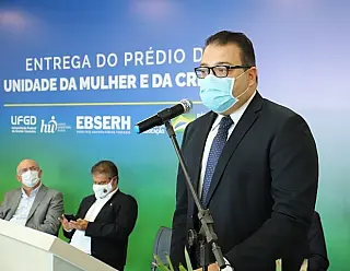Alan Guedes anuncia que liberou R$ 21,9 milhões para retomar obras de Educação