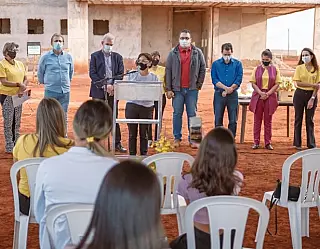 Plantio de mudas homenageia vítimas da Covid e reconhece ação de profissionais de Saúde