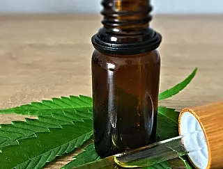 Polícia fecha 'laboratório' de canabidiol