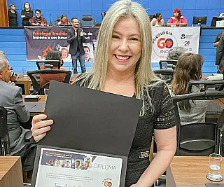 Coordenadora da Unigran recebe homenagem