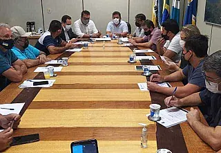 Vereadores recebem pedido de urgência para Prefeitura comprar vacinas