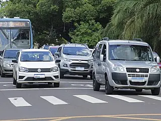 Veículos final 7 e 8 devem pagar taxa até segunda-feira