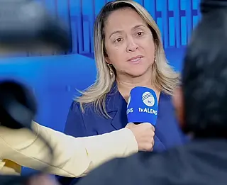 "Será que vou ter que vencer pelo cansaço?", cutuca Lia Nogueira