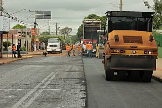 Parceria do Governo com Município leva asfalto a bairro