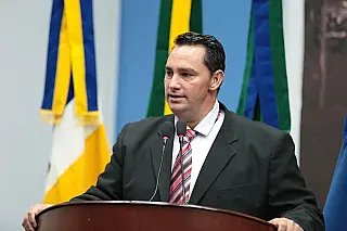 Juarez de Oliveira solicita operação tapa-buracos na Rua Rio Brilhante
