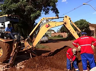 Prefeitura inicia obras de drenagem para asfaltar ruas do Primavera