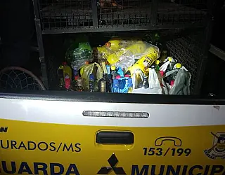 Guarda flagra rolê clandestino, com bebida e maconha