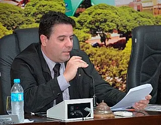 Presidente da Câmara assume lugar de prefeito cassado de Caarapó nesta sexta