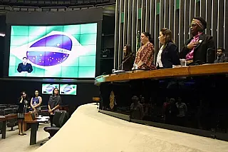 Números da violência contra mulher é apresentado por deputadas em sessão solene