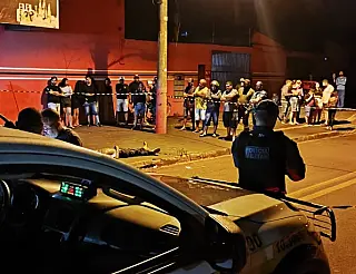 Homem discute e é morto a tiros em conveniência