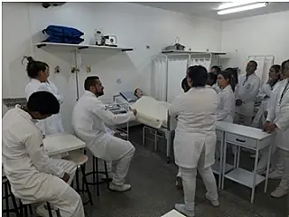 Alunos do Viegas promovem Visita Técnica a curso de Enfermagem da Unigran
