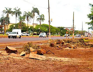 Rua está sendo preparada para duplicação