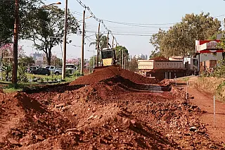 Prefeitura inicia asfalto nos Altos do Indaiá