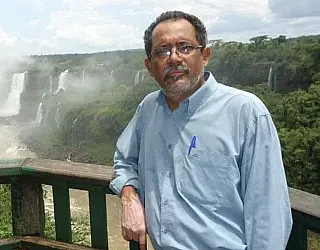 Ex-presidente do PT pede saída de senador