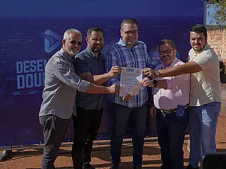 Vereador Laudir comemora pavimentação asfáltica do Altos do Indaiá