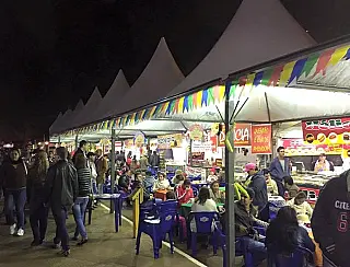 Prefeitura repete festa junina na praça por conta da tocha