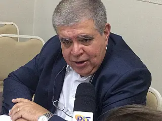 Carlos Marun diz que ministro Barroso age 'contaminado' por opções políticas