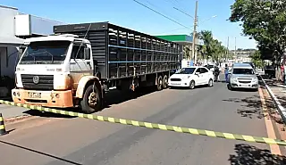 Motociclista morre ao ser atingida por caminhão desgovernado