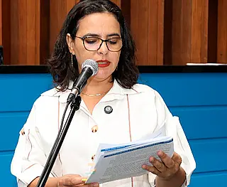 Gleice pede transparência e prioridade a licenciados