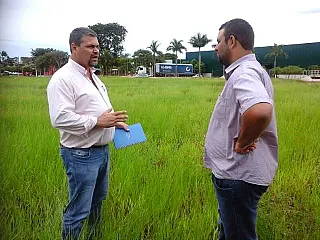 Carlito leva secretário para acompanhar demandas em bairros
