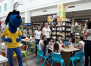 Crianças tem atividades lúdicas com acadêmicos de Pedagogia da Unigran
