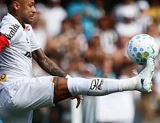 Neymar ainda tenta provar a Ancelotti que merece