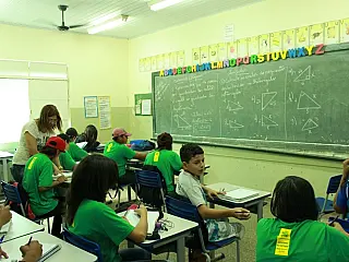 Governo proíbe o uso de linguagem neutra em escolas