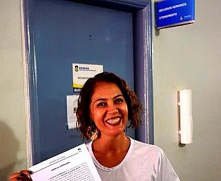 Professora comemora vitória da persistência ao assumir concurso público