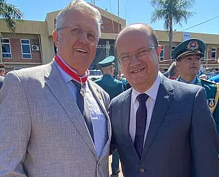 Campione recebe medalha no aniversário da PM