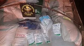 DOF apreende em Tacuru, 3,5 t de agrotóxicos contrabandeados em meio a ração bovina