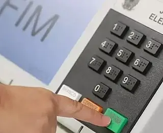 Flávio tem 42% e Lula 40% em segundo turno, diz pesquisa