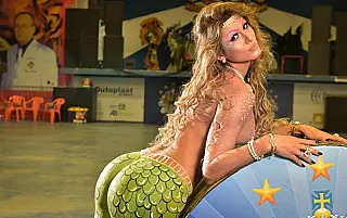 Lívia Andrade vira sereia em ensaio fotográfico