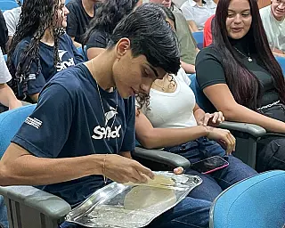 Alunos do Senac trabalham para tornar 'sacolinhas' sustentáveis