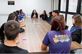 "Negação da política é o fim da democracia"