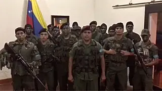 Militares da Venezuela exigem a formação imediata de um governo de transição no país
