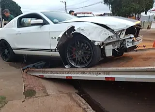 Após 'zerinho' no centro da cidade, homem é preso pela PM com carro destruído