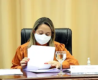 Projeto de Lia Nogueira prevê distribuição de absorventes a mulheres em vulnerabilidade social