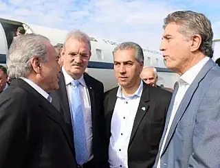 Partidos recorrem às origens para sobreviver