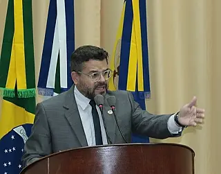 Vereador quer saber o que Prefeitura está fazendo para acabar com a buraqueira da cidade