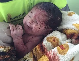 Grávida é arremessada em acidente de caminhão, morre e tem bebê saudável