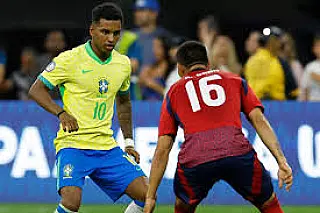 Brasil enfrenta Paraguai em busca da primeira vitória