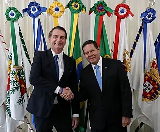 Mourão assume o País e diz que prisão de Temer não atrapalha agenda