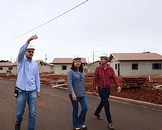 Délia vistoria Residencial Guassu e constata transformação da região