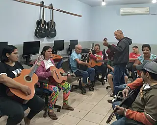 Prefeitura inicia projeto com aulas de violão para público PCD