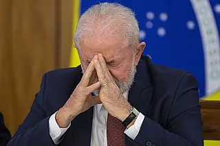Lula evita falar sobre 'assuntos' do Brasil