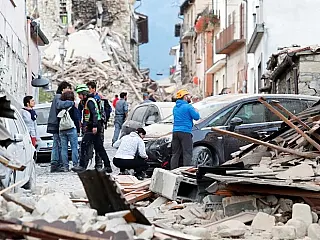 38 mortos e mais de 100 feridos após tremor no centro da Itália
