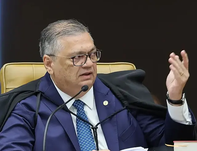 Pedido de vistas de Dino interrompe sessão