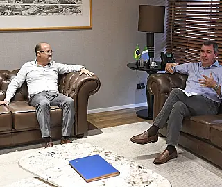 Riedel reassume o Governo no Estado